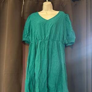 Ava & Viv Women's Plus Size 1X Green V-Neck Puff Sleeve Midi Dress